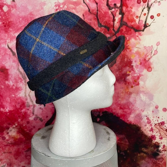 Clodagh hat - Picture 2 of 7